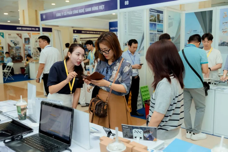 越南河内工程机械展览会现场照片2