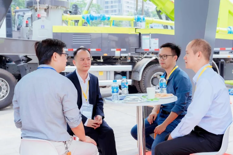 越南河内工程机械展览会现场照片3