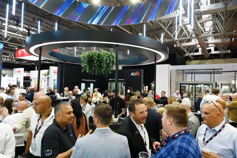 英国伯明翰玻璃门窗展览会现场照片1