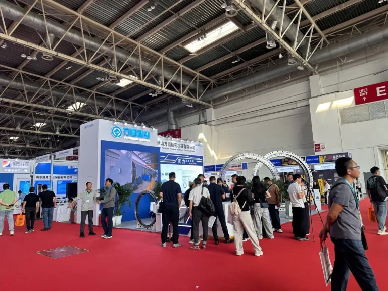 越南河内工程机械展览会现场照片6