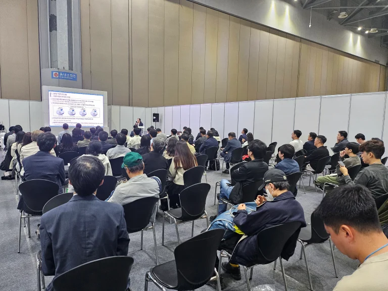 韩国改装车及汽车配件展览会现场照片2