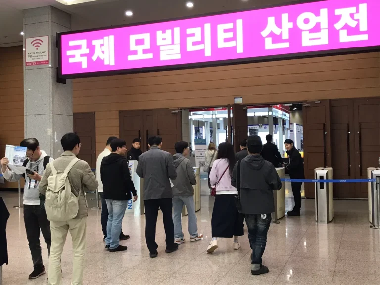 韩国改装车及汽车配件展览会现场照片1