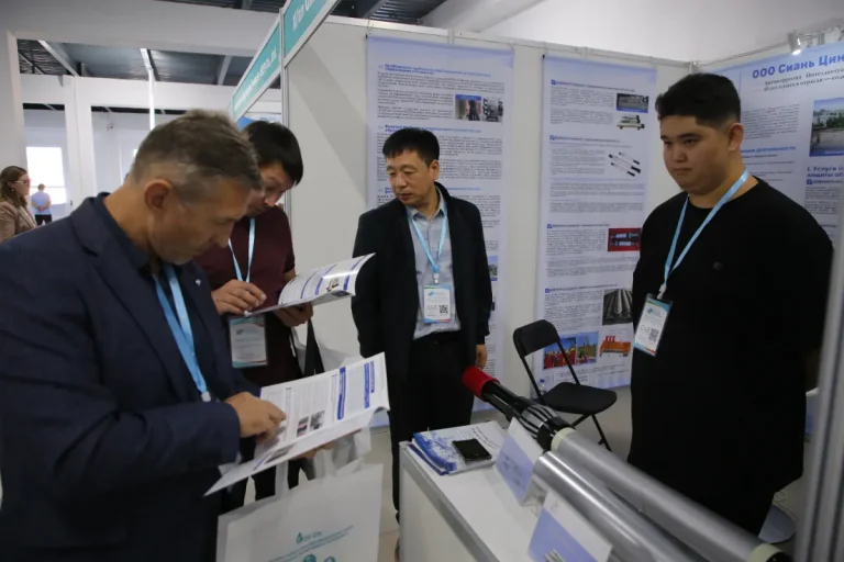 哈萨克斯坦中亚泵阀管线及电机仪表展现场照片3