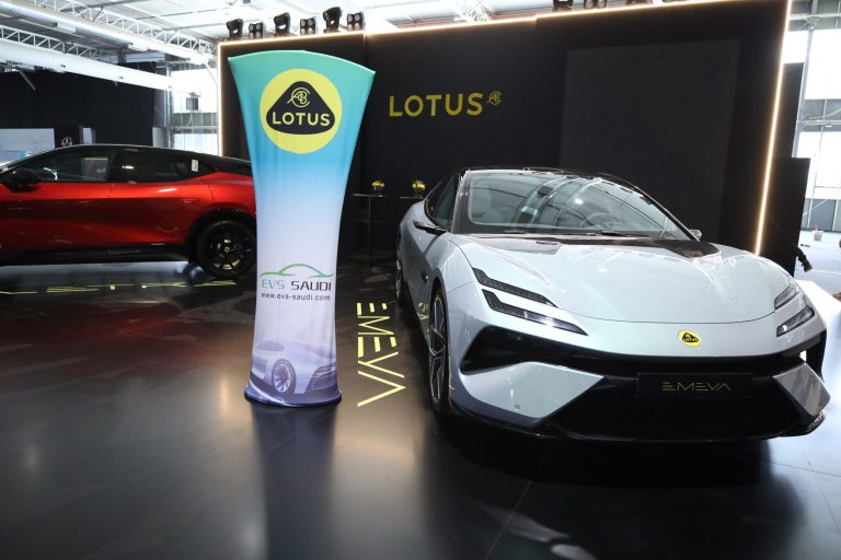 沙特吉达新能源汽车、电动车展览会现场照片5
