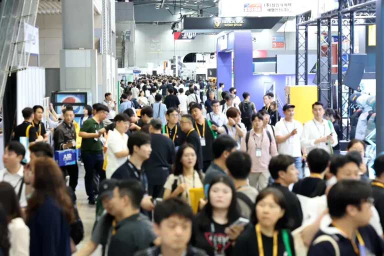 韩国首尔劳保展览会KISS现场照片4