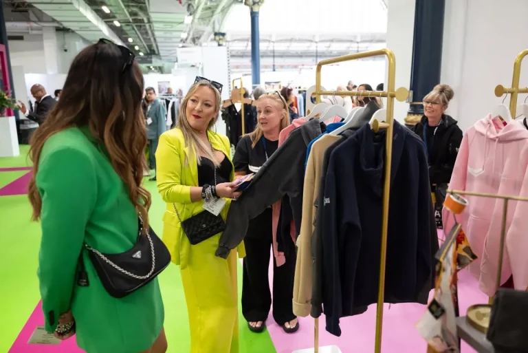 英国伯明翰秋季服装及纺织面料展览会现场照片5