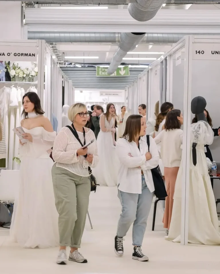 英国伦敦婚纱礼服设计展览会现场照片3