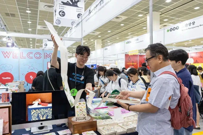 韩国首尔书展览会现场照片4
