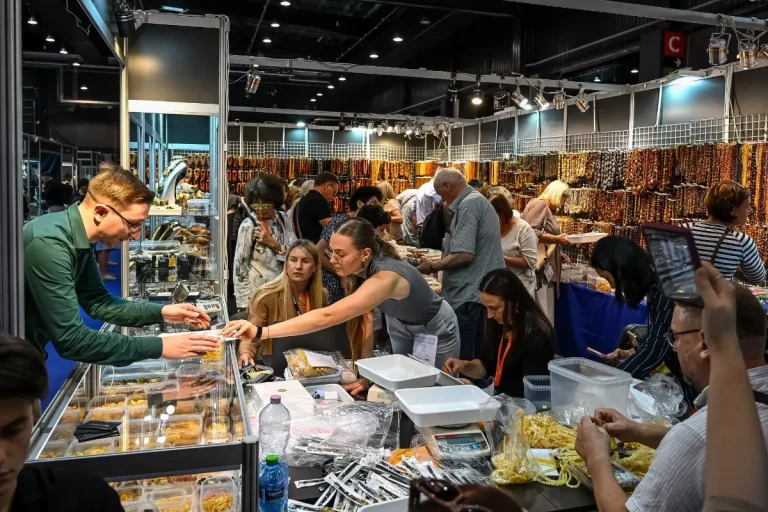 波兰琥珀及珠宝展览会现场照片6