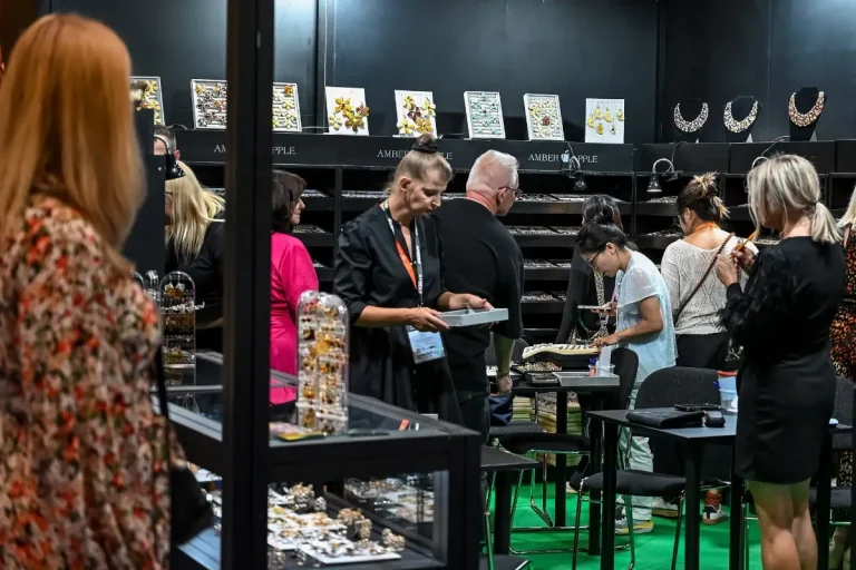 波兰琥珀及珠宝展览会现场照片8