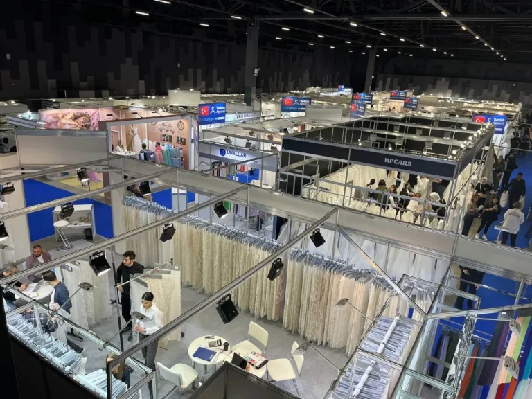 俄罗斯莫斯科婚纱展览会现场照片4