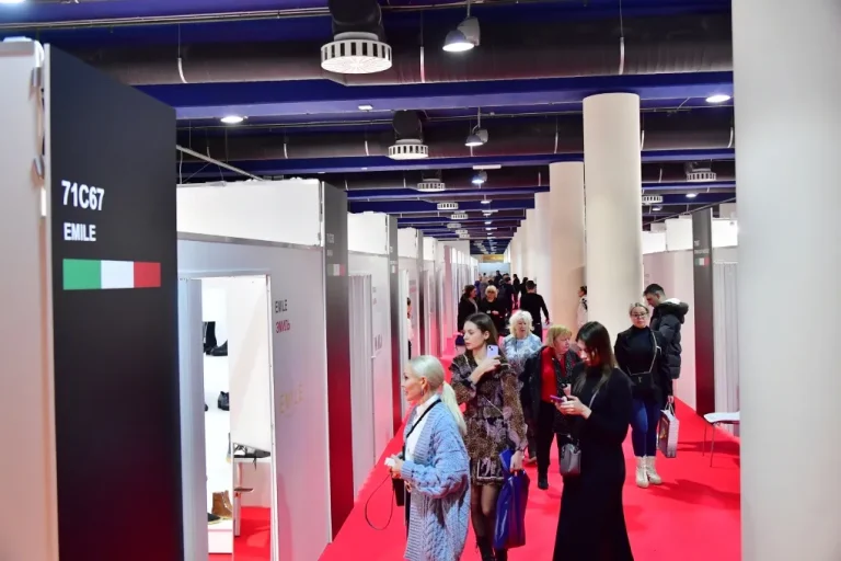 俄罗斯莫斯科鞋及箱包展览会现场照片4