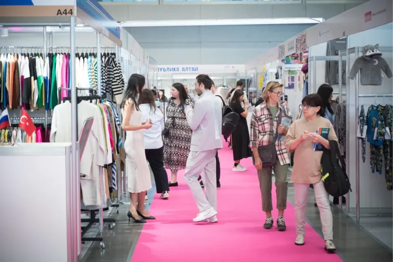 俄罗斯时尚服装服饰展览会现场照片2