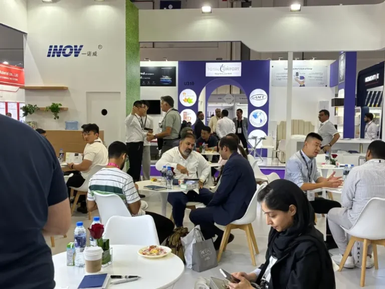 中东迪拜聚氨酯、发泡材料、粘合剂展览会PU现场照片2