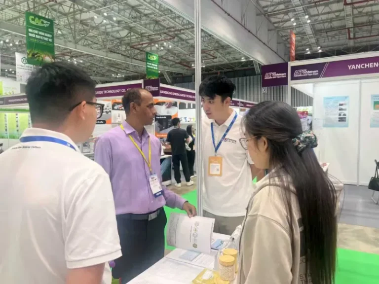 越南胶粘剂及胶粘带展览会现场照片1