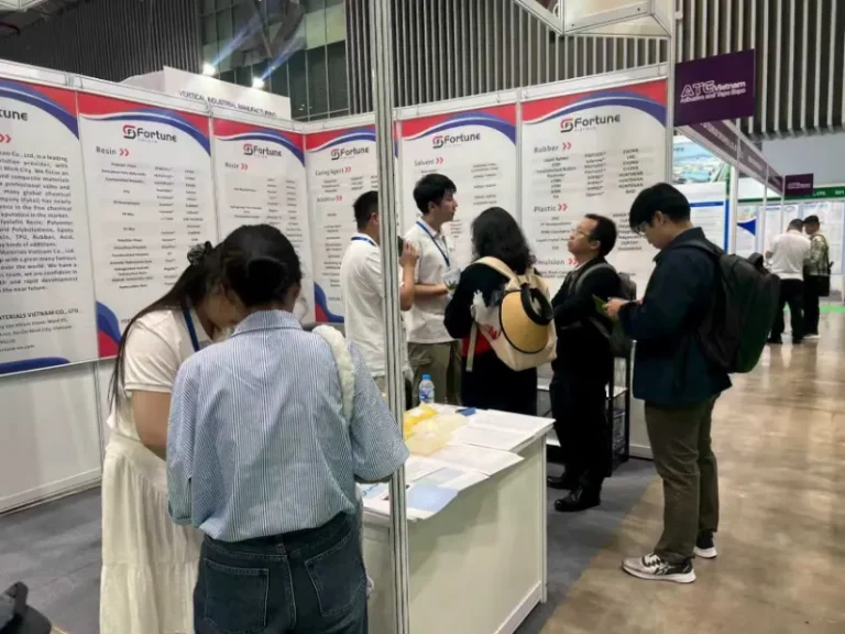 越南胶粘剂及胶粘带展览会现场照片4