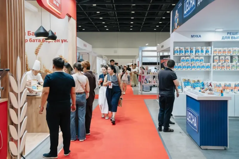 哈萨克斯坦酒店及餐饮业展览会展商与买家现场洽谈