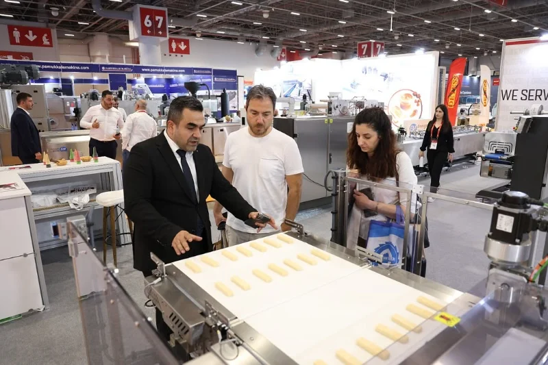 中国展商在土耳其食品、食品加工包装机械展上接待采购商