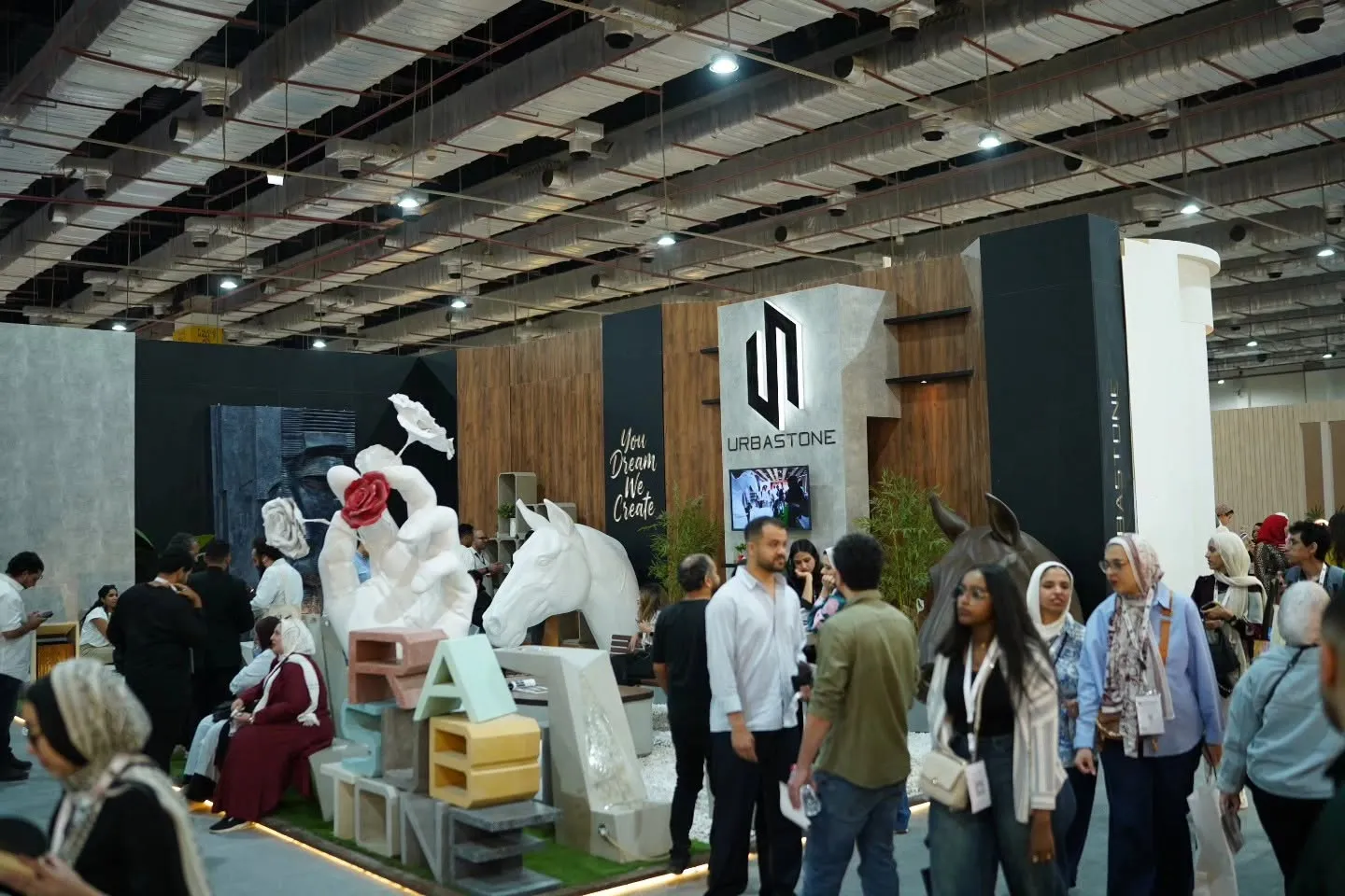 The Design Show展会现场观众参观洽谈