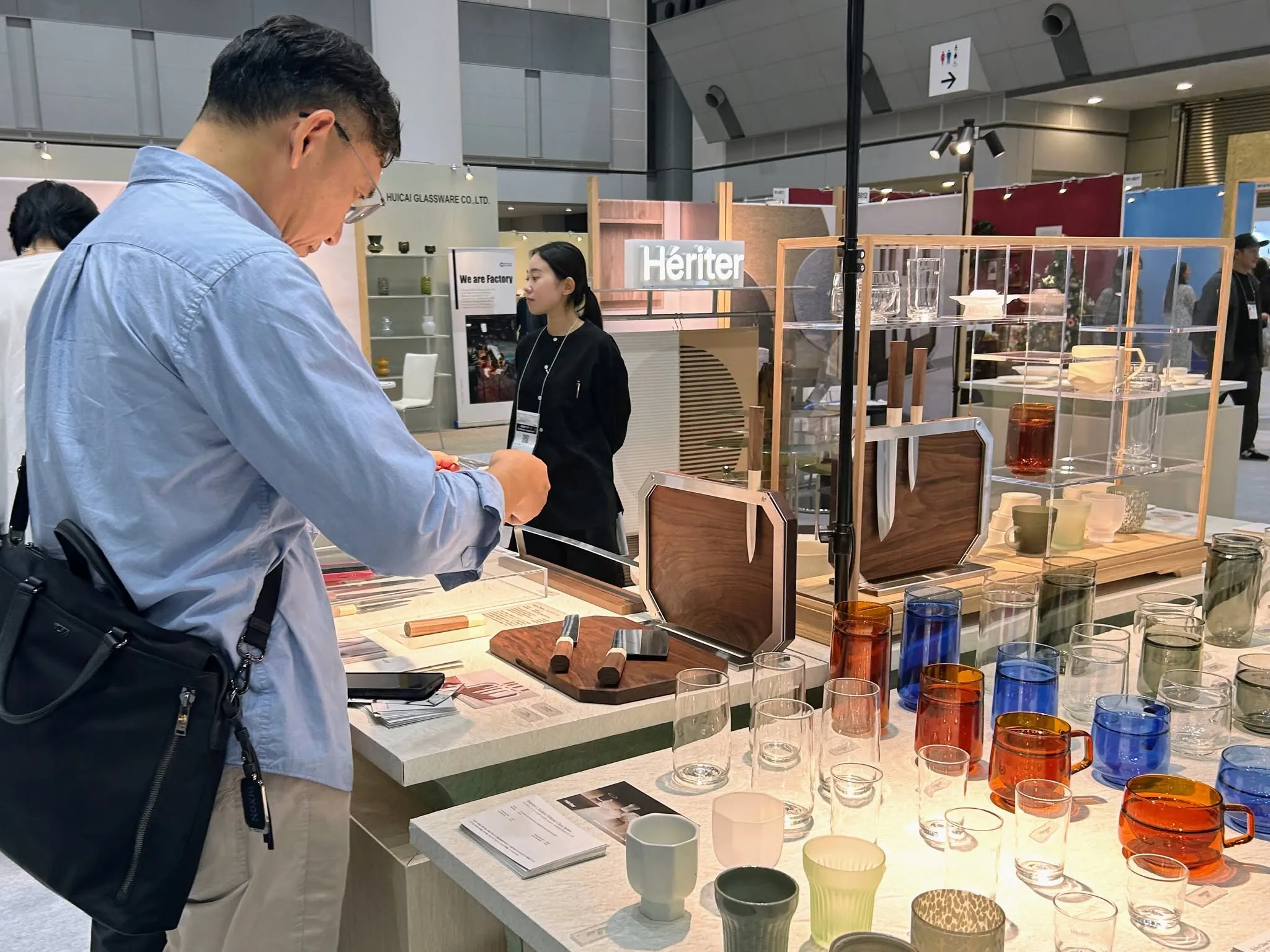 IFFT展会家具与家居材料展区产品陈列