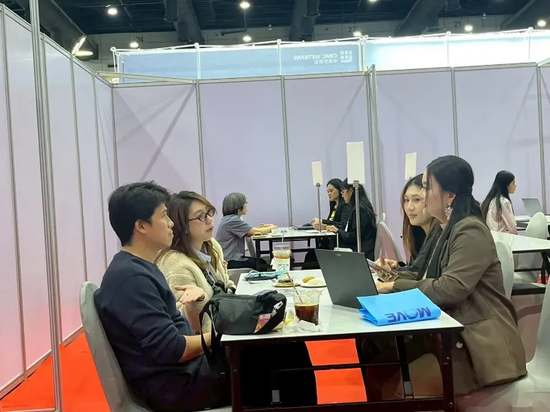 展商在泰国曼谷冷链物流展览会上展示制冷设备