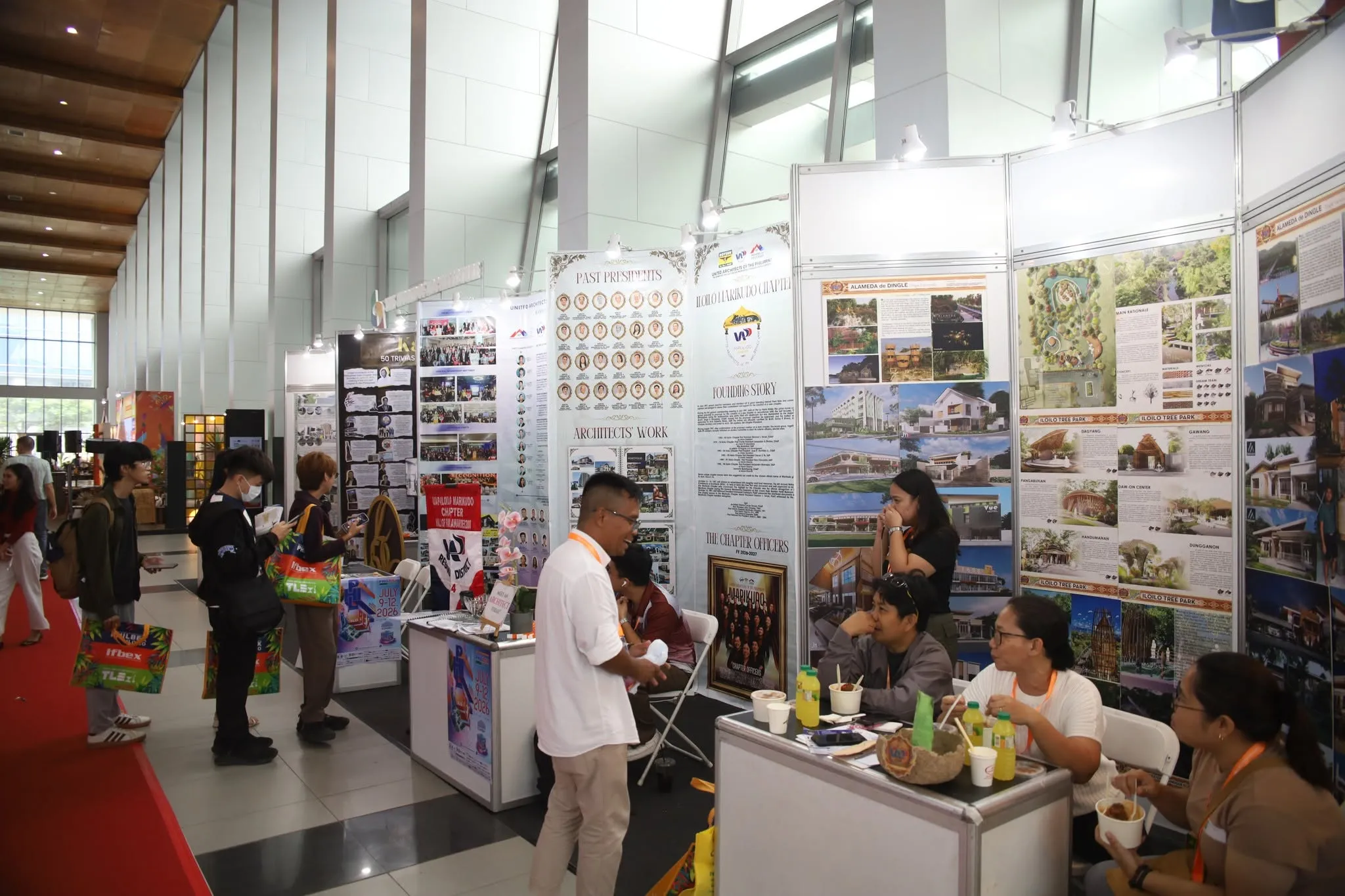 马尼拉建材家居装饰展现场展位与观众